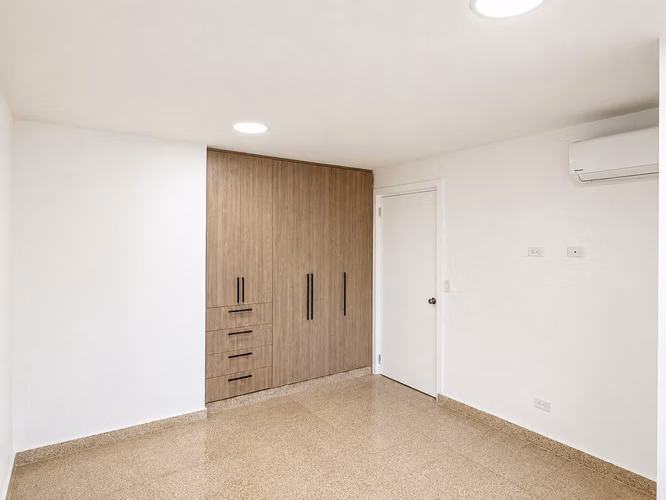 Estrena Amplios Apartamentos Remodelados de 2 Recamaras en desde 725 - Imagen 8