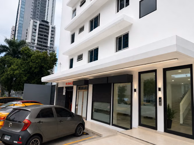 Estrena Amplios Apartamentos Remodelados de 2 Recamaras en desde 725 - Imagen 2