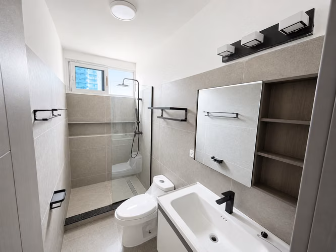 Estrena Amplios Apartamentos Remodelados de 2 Recamaras en Planta Baja