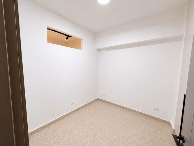 Estrena Amplios Apartamentos Remodelados de 2 Recamaras en Planta Baja