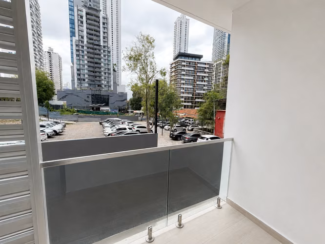 Estrena Amplios Apartamentos Remodelados de 2 Recamaras en Planta Baja