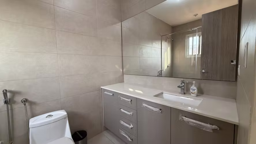 Se alquila amplia casa de 4 recámaras, dem, 2.5 baños, CBE, amplio jardín