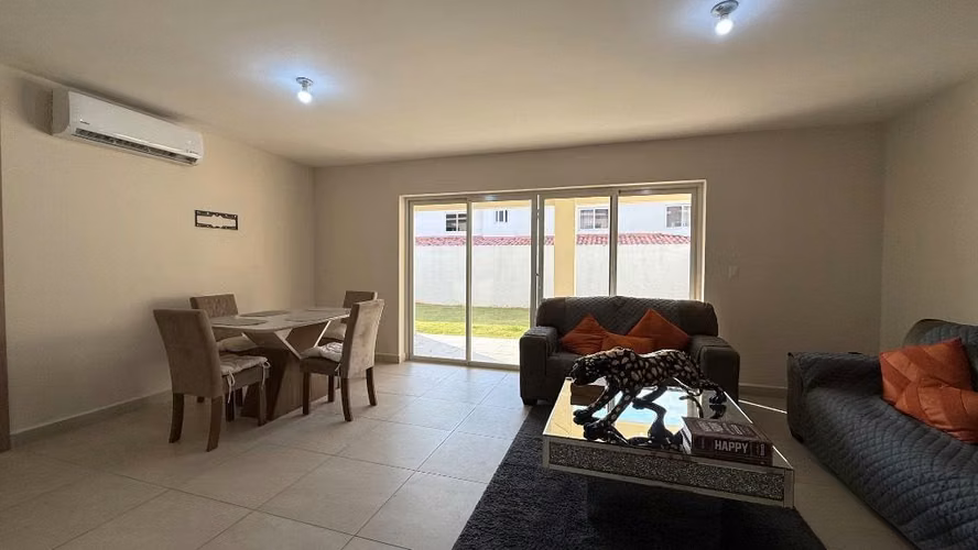 Se alquila amplia casa de 4 recámaras, dem, 2.5 baños, CBE, amplio jardín