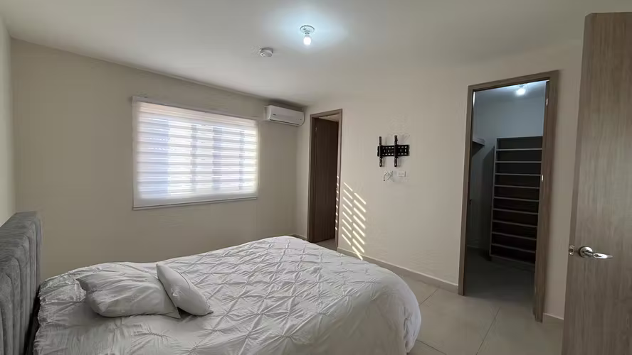 Se alquila amplia casa de 4 recámaras, dem, 2.5 baños, CBE, amplio jardín
