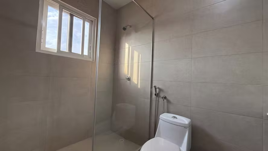 Se alquila amplia casa de 4 recámaras, dem, 2.5 baños, CBE, amplio jardín