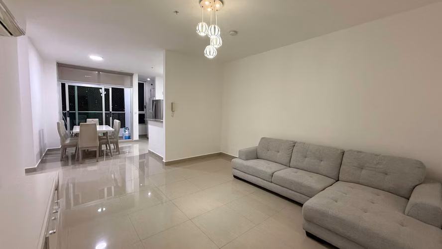 Se alquila apartamento  de 2  recámaras, 2 baños, a pasos del metro