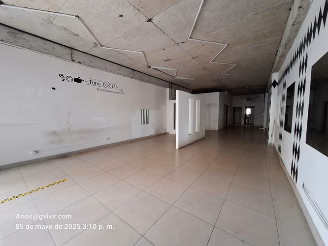 Liberty Plaza. Local 115mts terminado AC $2145.26
