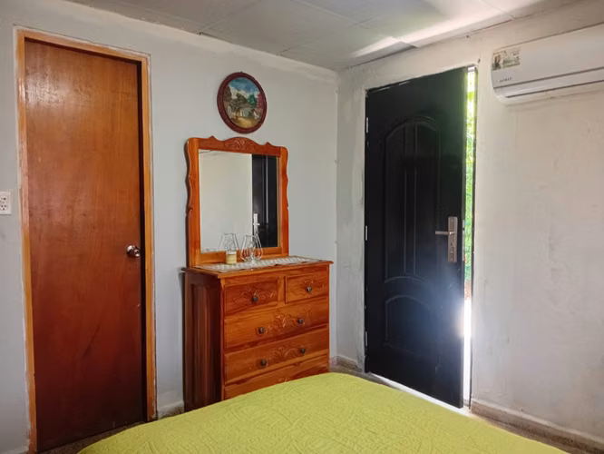 SE ALQUILA HABITACIÓN EN VILLA MERCEDES, DAVID – CHIRIQUÍ CERCA DE UNIVERSIADES ESCUELA TODO. - Imagen 4
