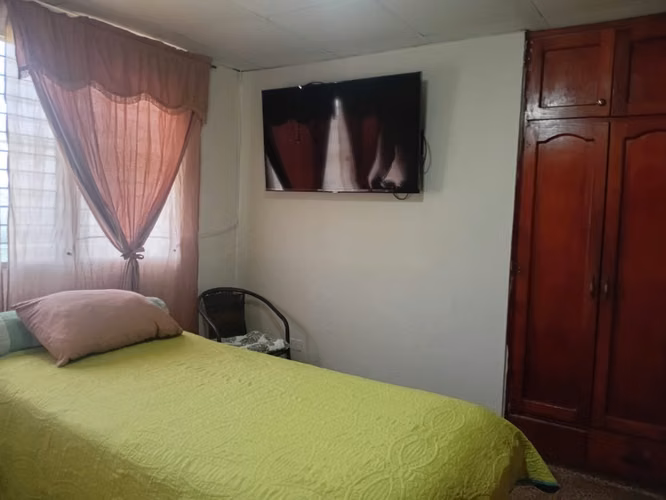 SE ALQUILA HABITACIÓN EN VILLA MERCEDES, DAVID – CHIRIQUÍ CERCA DE UNIVERSIADES ESCUELA TODO. - Imagen 2