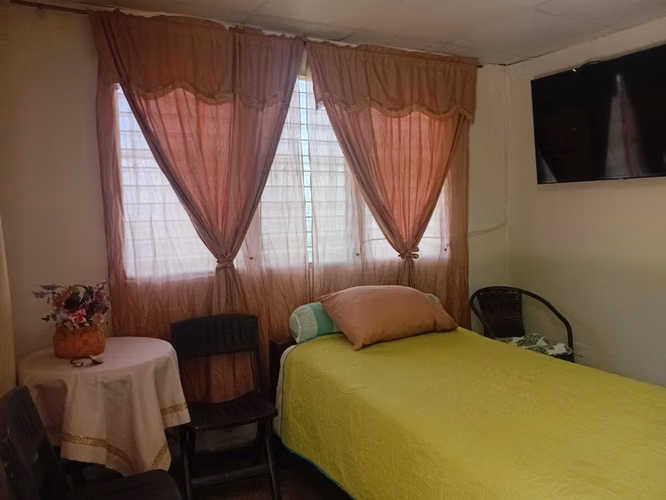 SE ALQUILA HABITACIÓN EN VILLA MERCEDES, DAVID – CHIRIQUÍ CERCA DE UNIVERSIADES ESCUELA TODO. - Imagen 3
