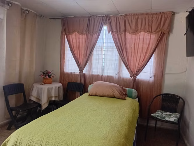 SE ALQUILA HABITACIÓN EN VILLA MERCEDES, DAVID – CHIRIQUÍ CERCA DE UNIVERSIADES ESCUELA TODO.