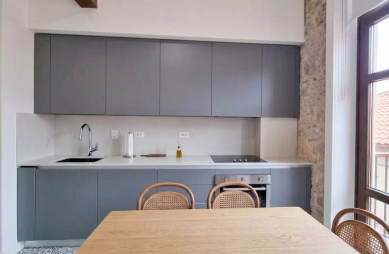 Apartamento en Casco Viejo I amoblado I 97m² con balcón y 2 Rec
