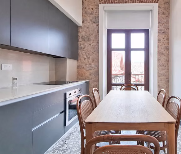 Apartamento en Casco Viejo I amoblado I 97m² con balcón y 2 Rec