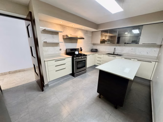 Apartamento en Avenida Balboa · 280 m² · Family Room · PH Los Delfines - Imagen 16