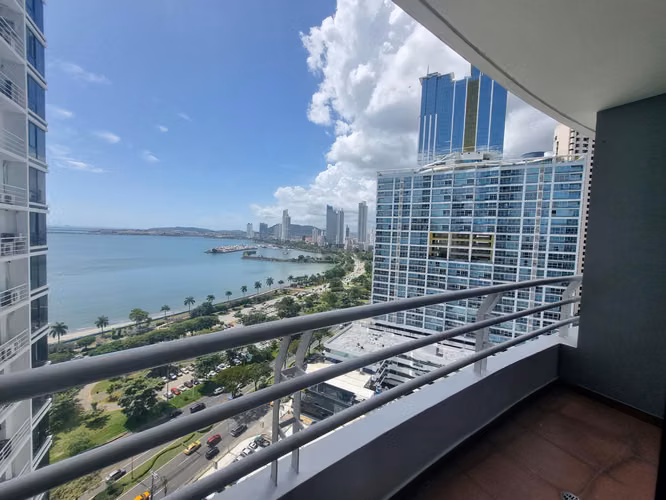 Apartamento en Avenida Balboa · 280 m² · Family Room · PH Los Delfines - Imagen 2