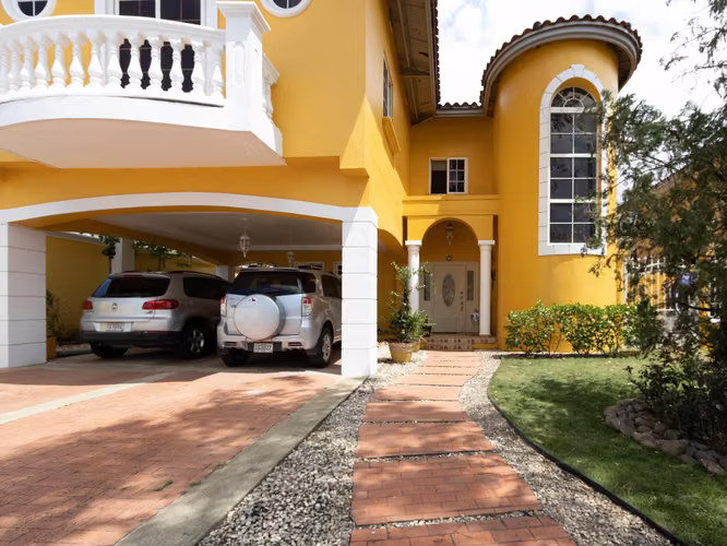 Venta de Casa en Ancon Res. Las Huacas NS