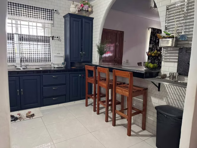 SE ALQUILA CASA AMOBLADA EN PASO ANCHO
