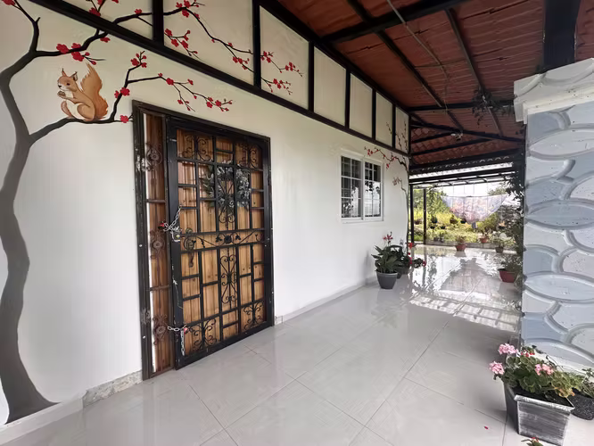 SE ALQUILA CASA AMOBLADA EN PASO ANCHO