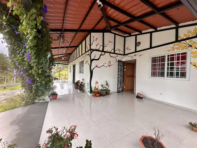 SE ALQUILA CASA AMOBLADA EN PASO ANCHO