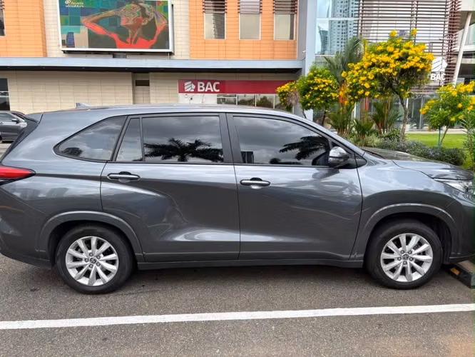 Toyota Innova 2024