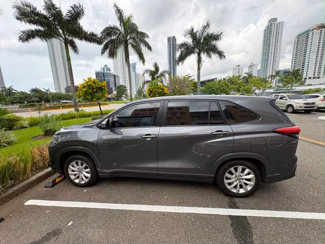 Toyota Innova 2024