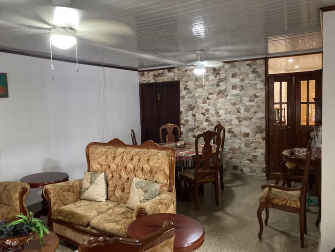 ¡Hermosa Casa Amoblada en Alquiler – Villa Lucre!