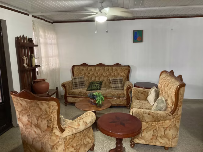 ¡Hermosa Casa Amoblada en Alquiler – Villa Lucre!