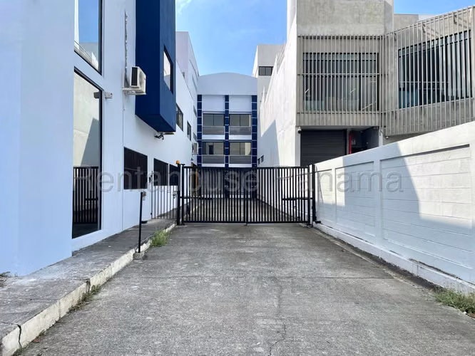 ¡Oportunidad en Costa del este! Venta de edificio con oficinas y galera