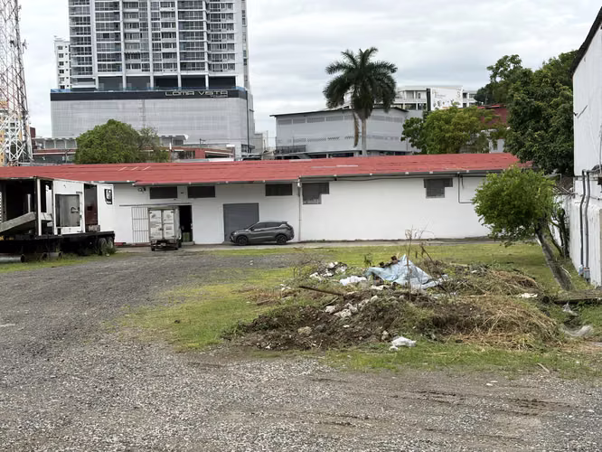 Terreno de 2,000 m2 para alquiler en Carrasquilla