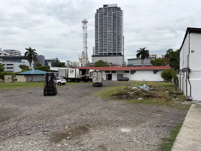 Terreno de 2,000 m2 para alquiler en Carrasquilla