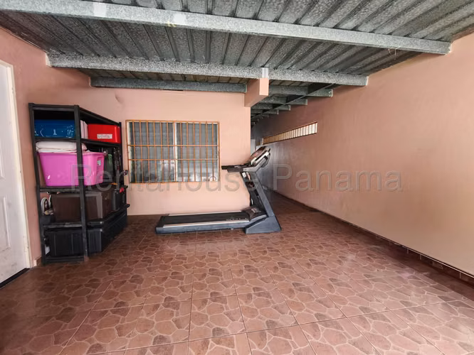 Se Vende Casa en Tocumen LA27-1015