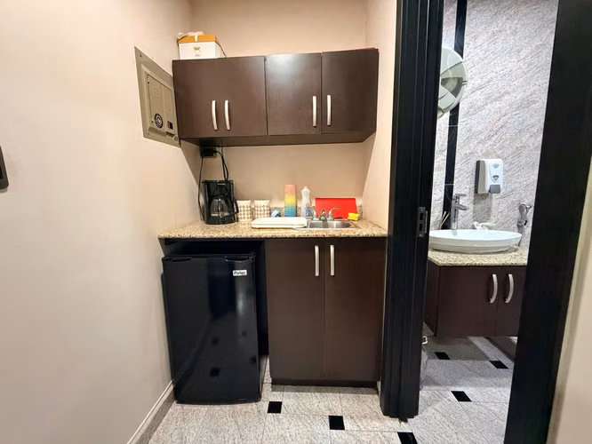 VENTA DE OFICINA EN OBARRIO AMUEBLADA Y LISTA PARA OPERAR - Imagen 10