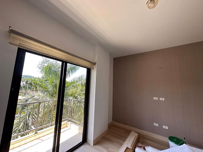 Alquilo Embasy Village en Albrook