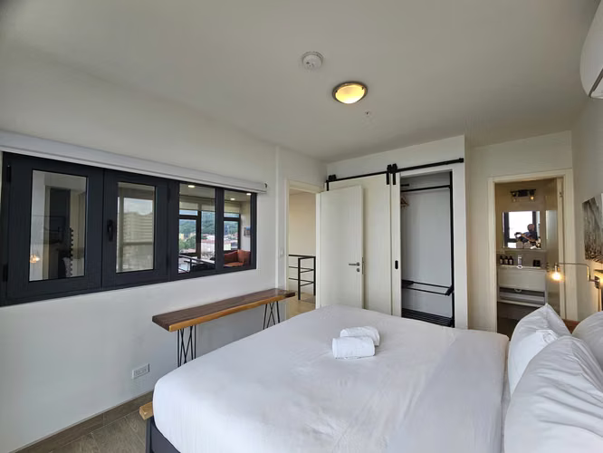 Apartamento Moderno con Terraza Privada en Casco Viejo, Ciudad de Panamá