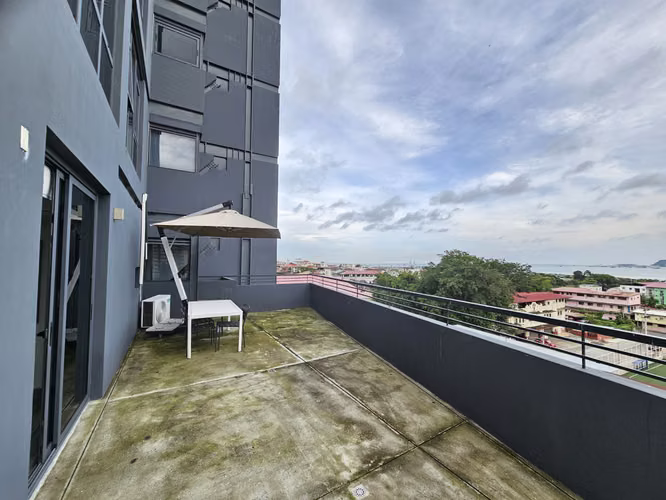 Apartamento Moderno con Terraza Privada en Casco Viejo, Ciudad de Panamá
