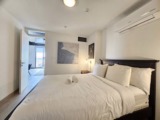 Apartamento Moderno con Terraza Privada en Casco Viejo, Ciudad de Panamá