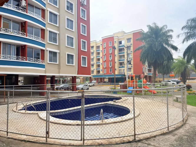 Se alquila apto amoblado de 2 rec, cerca de universidades