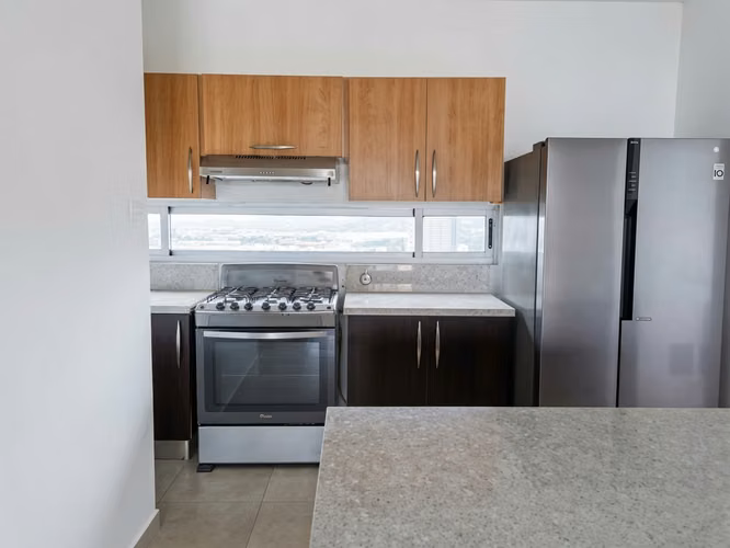 En Venta Apto en H2O Av Balboa $184,000
