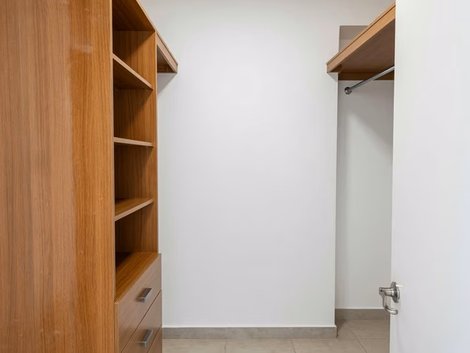 En Venta Apto en H2O Av Balboa $184,000