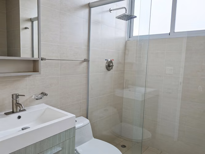 En Venta Apto en H2O Av Balboa $184,000