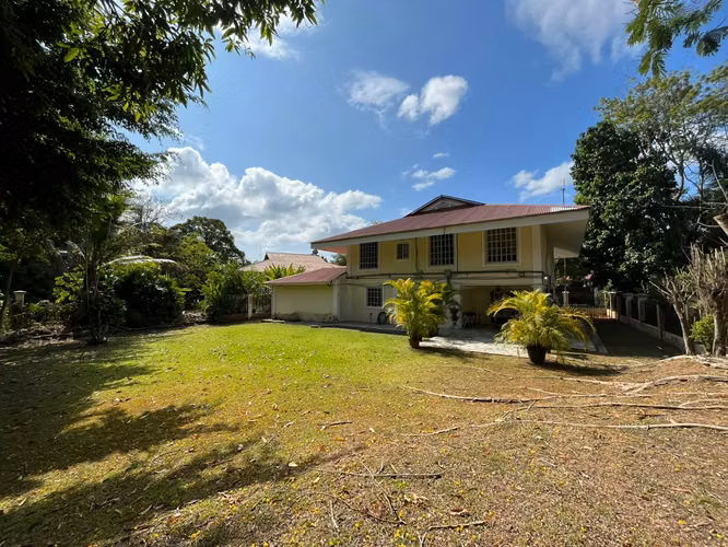 Casa remodelada en Diablo, Ancón / 375 m² de construcción, 995 m² de terreno