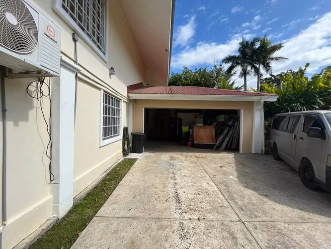 Casa remodelada en Diablo, Ancón / 375 m² de construcción, 995 m² de terreno