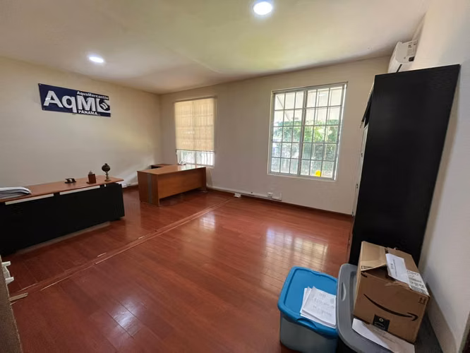 Casa remodelada en Diablo, Ancón / 375 m² de construcción, 995 m² de terreno