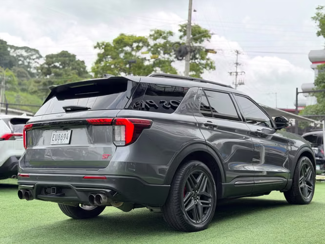 Ford Explorer ST 2024
