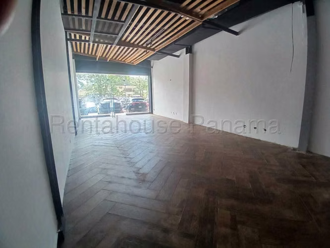 Alquiler de local de 92m2 comercial en Santa Elena Parque Lefevre - Imagen 3