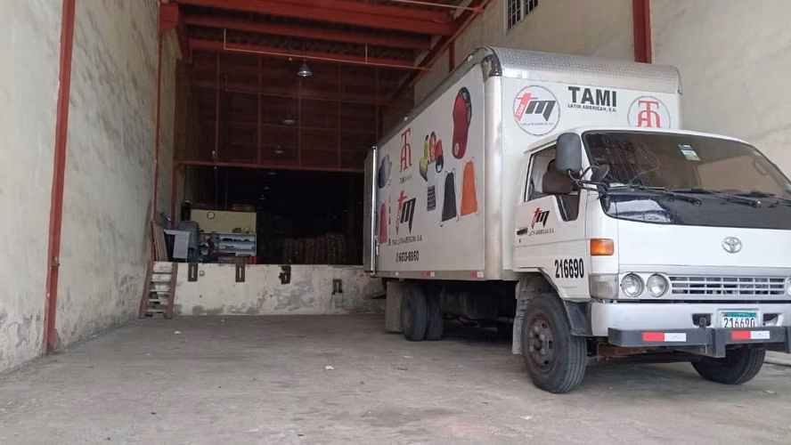 Venta de Amplia Bodega Comercial de 2,050 m² en Zona Libre de Colón. - Imagen 5