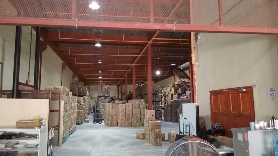 Venta de Amplia Bodega Comercial de 2,050 m² en Zona Libre de Colón. - Imagen 4