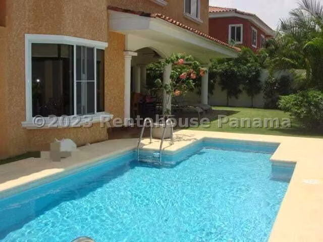 Casa en Venta en Costa del Este 23EPP6277