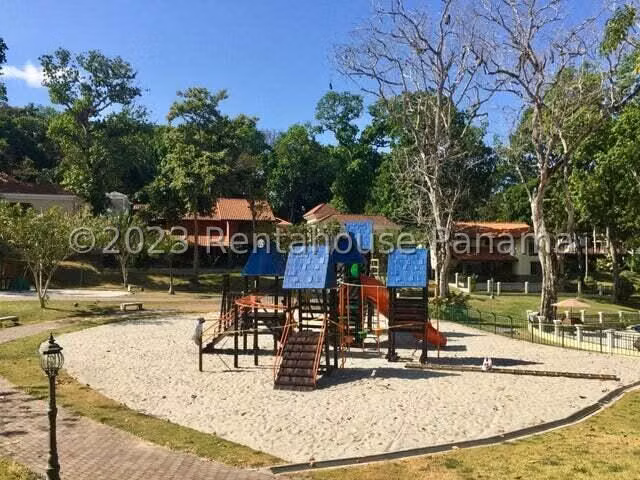 Se Vende Casa en Clayton VLU27-916