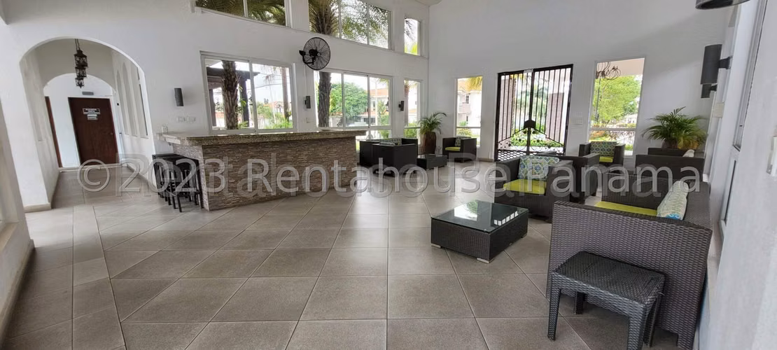 Se Vende Casa en Versalles VLU27-902